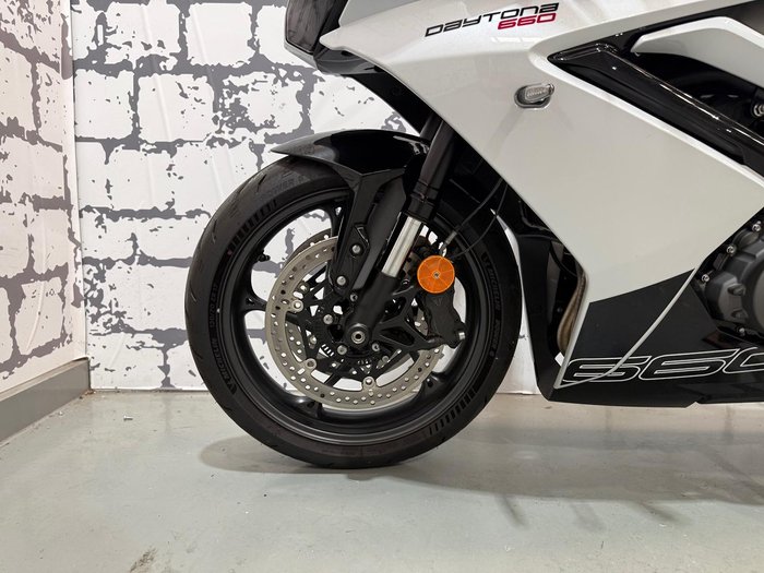 2025 Triumph Daytona 660 Daytona White