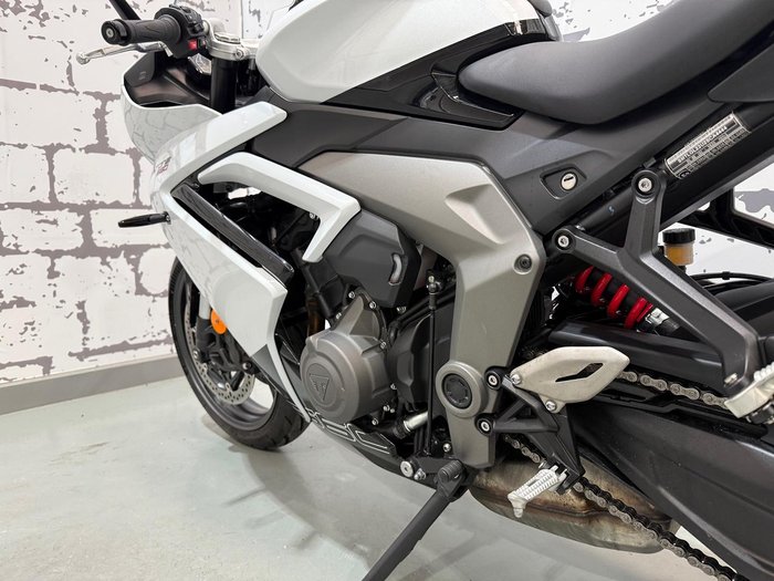 2025 Triumph Daytona 660 Daytona White