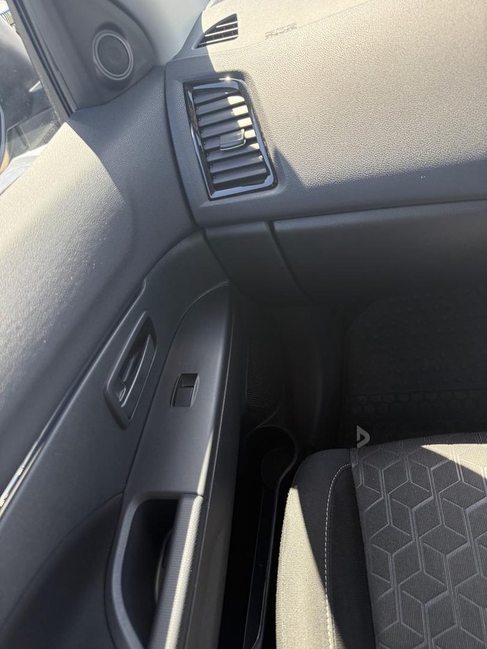 2023 Mitsubishi ASX ES