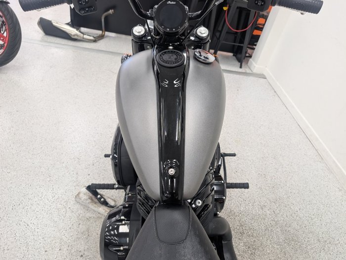 2023 INDIAN CHIEF BOBBER DARK HORSE Black