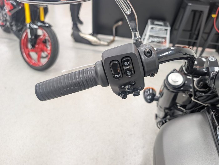 2023 INDIAN CHIEF BOBBER DARK HORSE Black