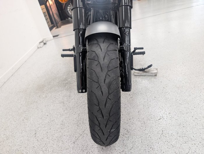 2023 INDIAN CHIEF BOBBER DARK HORSE Black