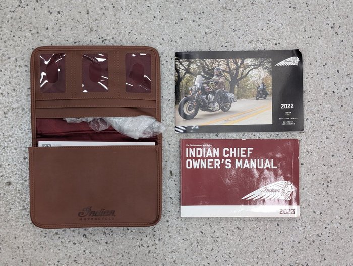 2023 INDIAN CHIEF BOBBER DARK HORSE Black