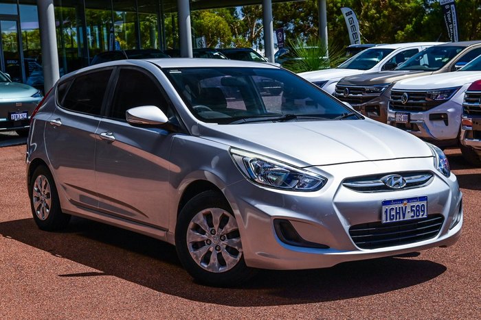 2016 Hyundai Accent Active