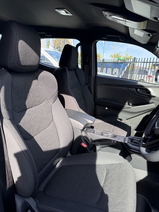2025 Isuzu D-MAX X-RIDER