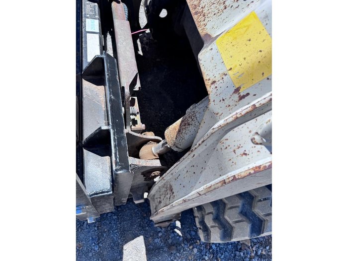 Takeuchi Skid Steer Tl230