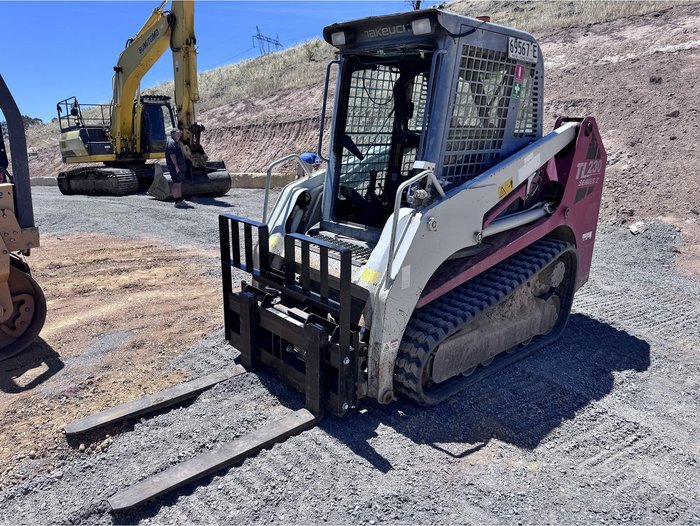 Takeuchi Skid Steer Tl230