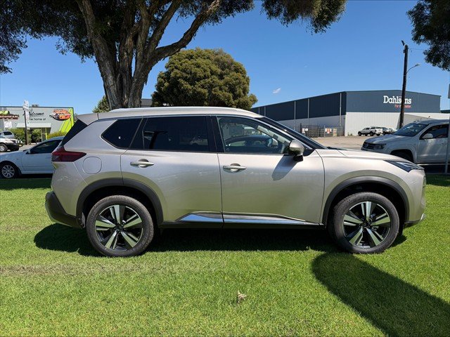 2025 Nissan T33 TI-L