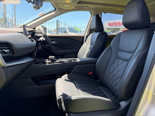 2025 Nissan T33 TI-L