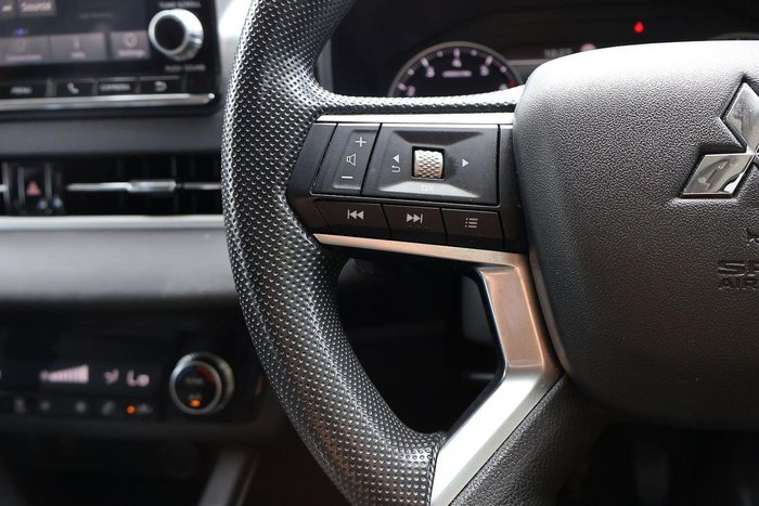 2024 Mitsubishi Outlander ES