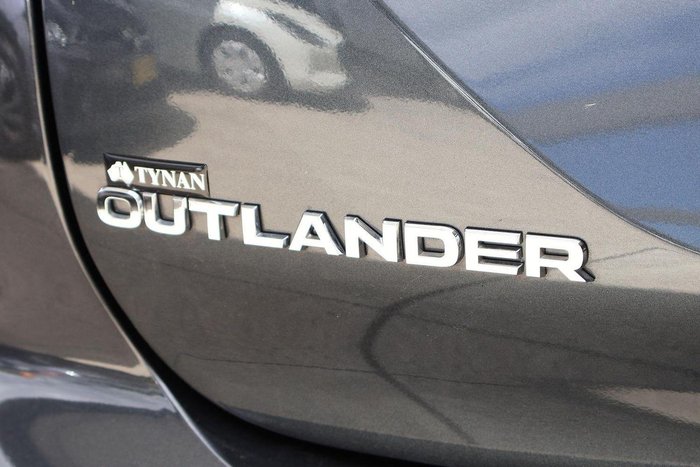 2024 Mitsubishi Outlander ES