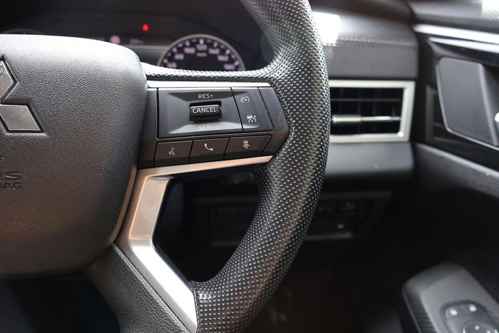 2024 Mitsubishi Outlander ES