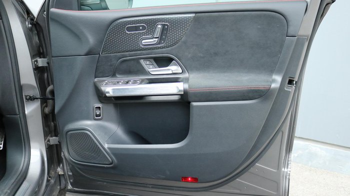 2025 Mercedes-Benz GLB-Class GLB250