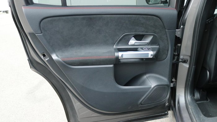 2025 Mercedes-Benz GLB-Class GLB250