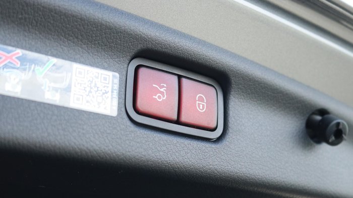 2025 Mercedes-Benz C-Class C200