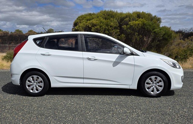 2014 Hyundai Accent Active