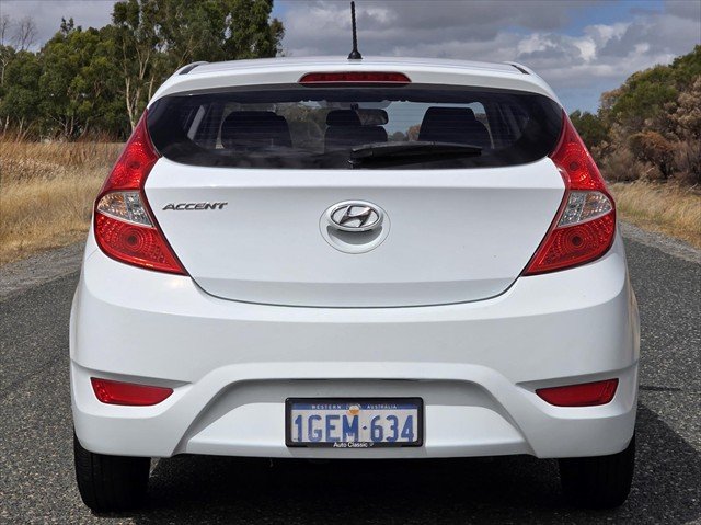 2014 Hyundai Accent Active