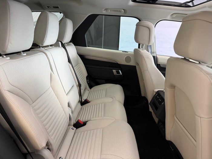 2025 Land Rover Discovery D350 Dynamic SE