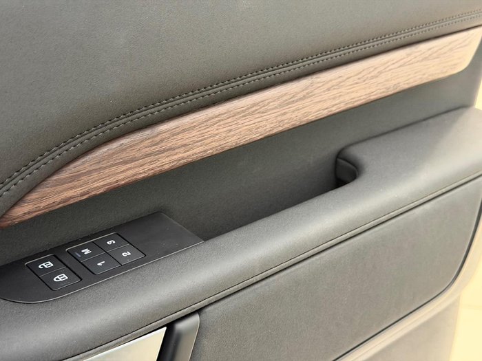 2025 Land Rover Discovery D350 S