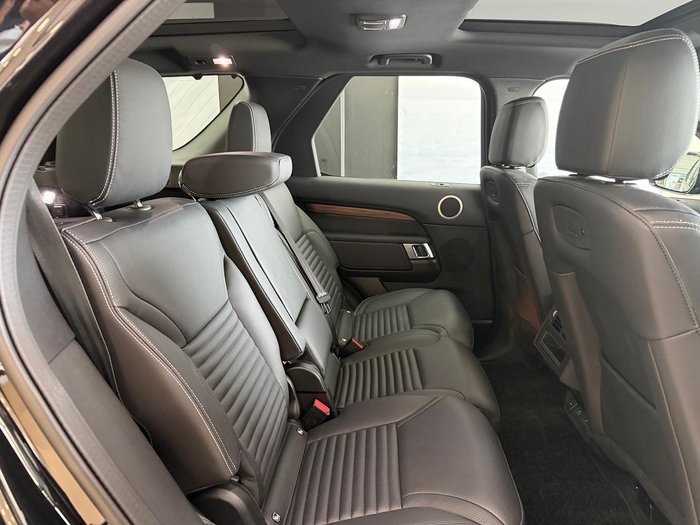 2025 Land Rover Discovery D350 S