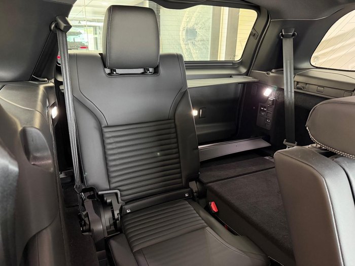 2025 Land Rover Discovery D350 S