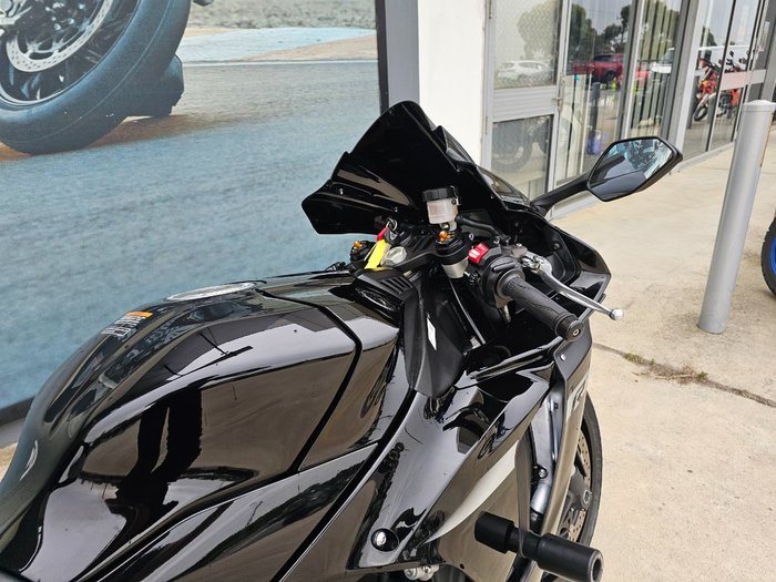 2024 Yamaha YZF-R1 Black