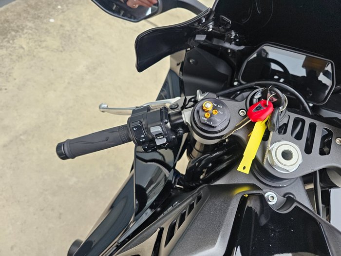 2024 Yamaha YZF-R1 Black
