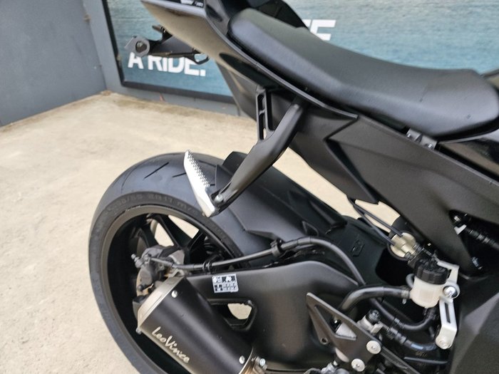 2024 Yamaha YZF-R1 Black