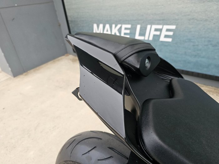 2024 Yamaha YZF-R1 Black