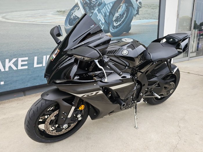 2024 Yamaha YZF-R1 Black
