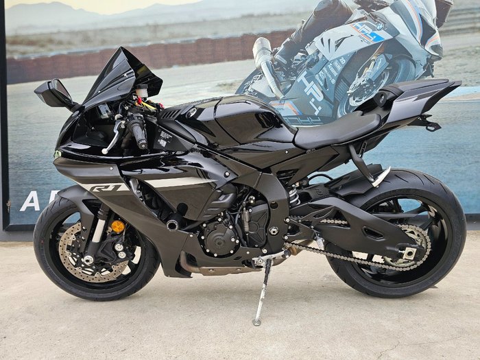 2024 Yamaha YZF-R1 Black
