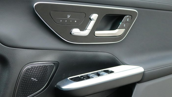 2025 Mercedes-Benz GLC-Class GLC300