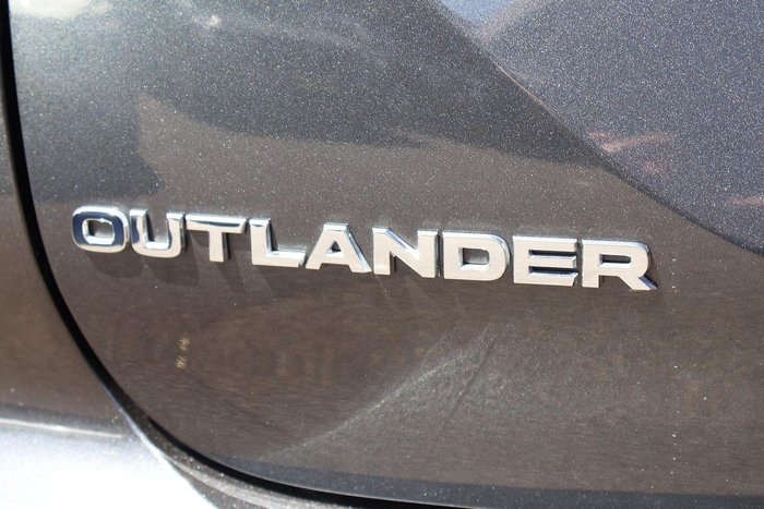 2024 Mitsubishi Outlander ES