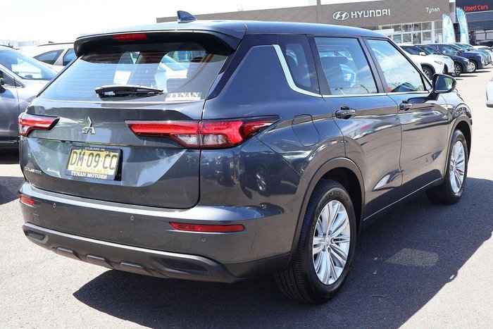 2024 Mitsubishi Outlander ES