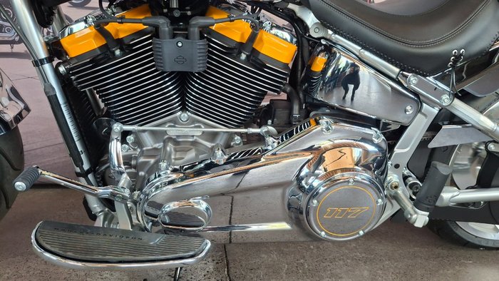 2025 Harley-davidson FLSTFI FAT BOY GRAY GHOST REFLECTION