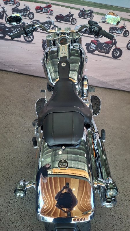 2025 Harley-davidson FLSTFI FAT BOY GRAY GHOST REFLECTION