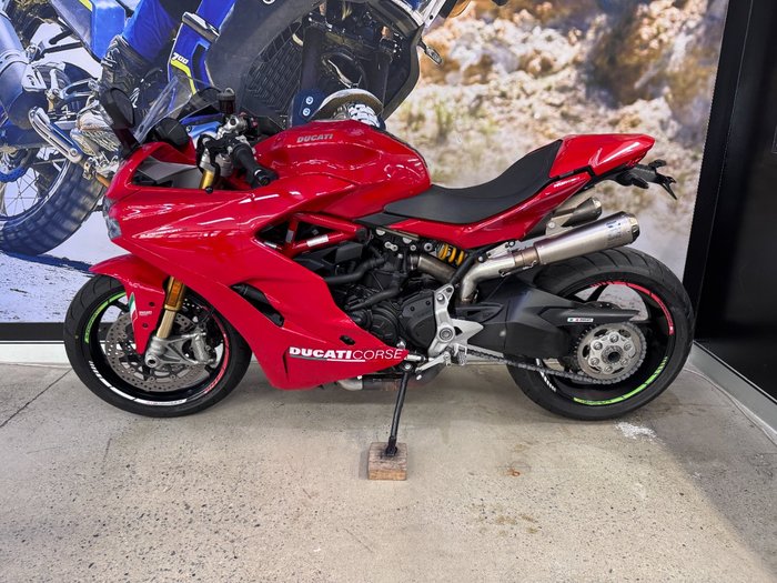 2018 DUCATI SUPERSPORT S RED