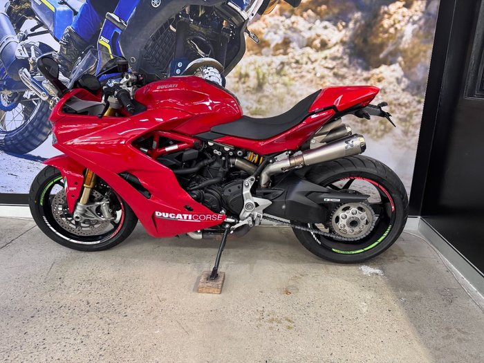 2018 DUCATI SUPERSPORT S RED