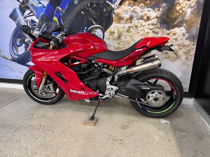 2018 DUCATI SUPERSPORT S RED
