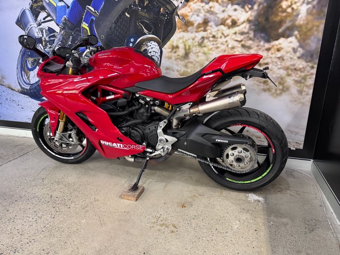 2018 DUCATI SUPERSPORT S RED