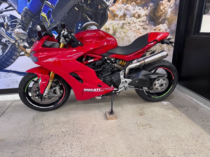 2018 DUCATI SUPERSPORT S RED