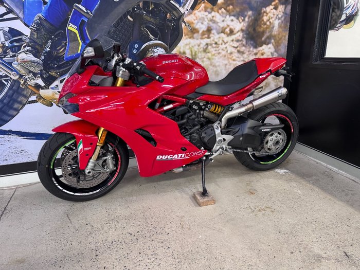 2018 DUCATI SUPERSPORT S RED