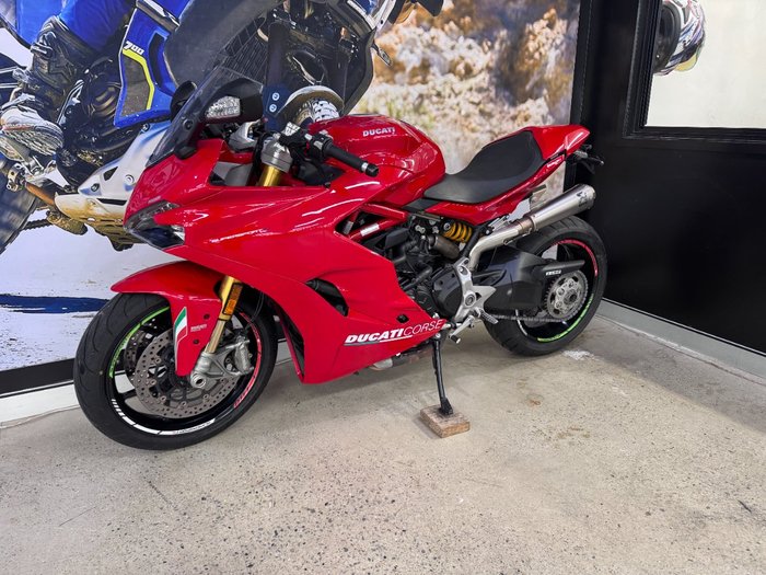 2018 DUCATI SUPERSPORT S RED