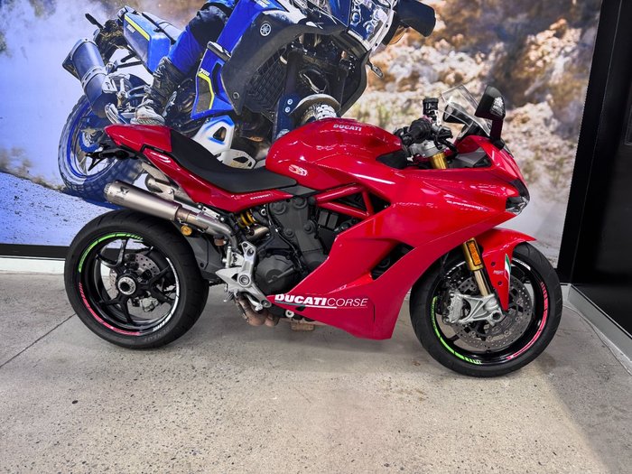 2018 DUCATI SUPERSPORT S RED