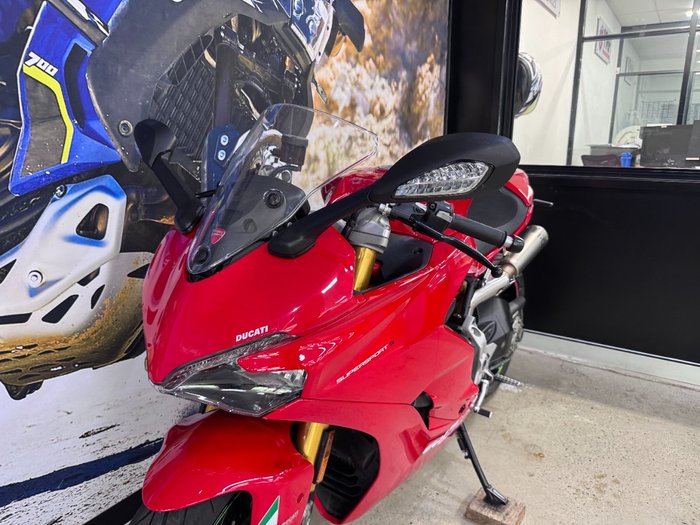 2018 DUCATI SUPERSPORT S RED