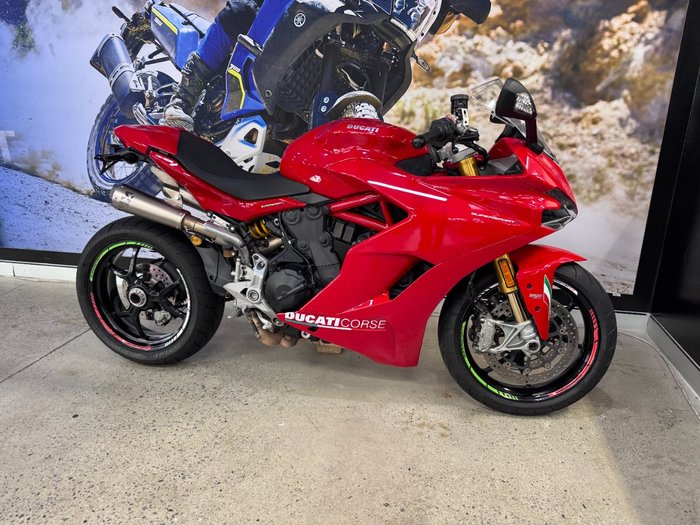 2018 DUCATI SUPERSPORT S RED