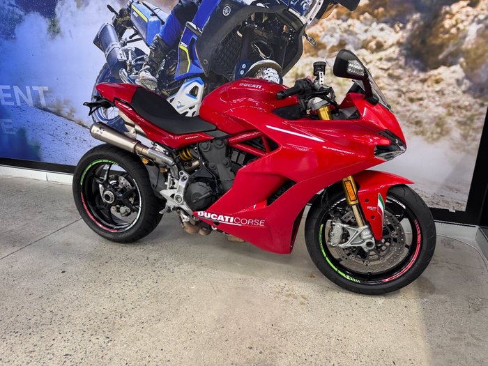 2018 DUCATI SUPERSPORT S RED