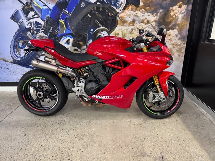 2018 DUCATI SUPERSPORT S RED