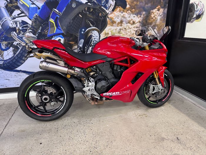 2018 DUCATI SUPERSPORT S RED