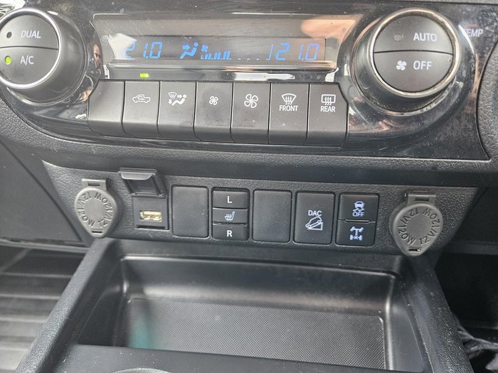 2023 Toyota Hilux SR5